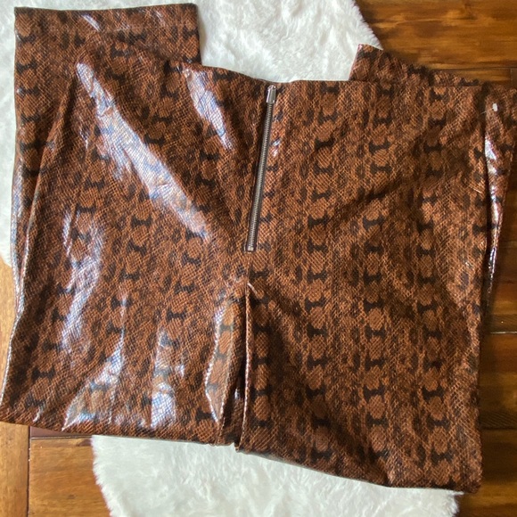 Macy's Pants - Danielle Bernstein NWOT Snakeskin Pants - 20W